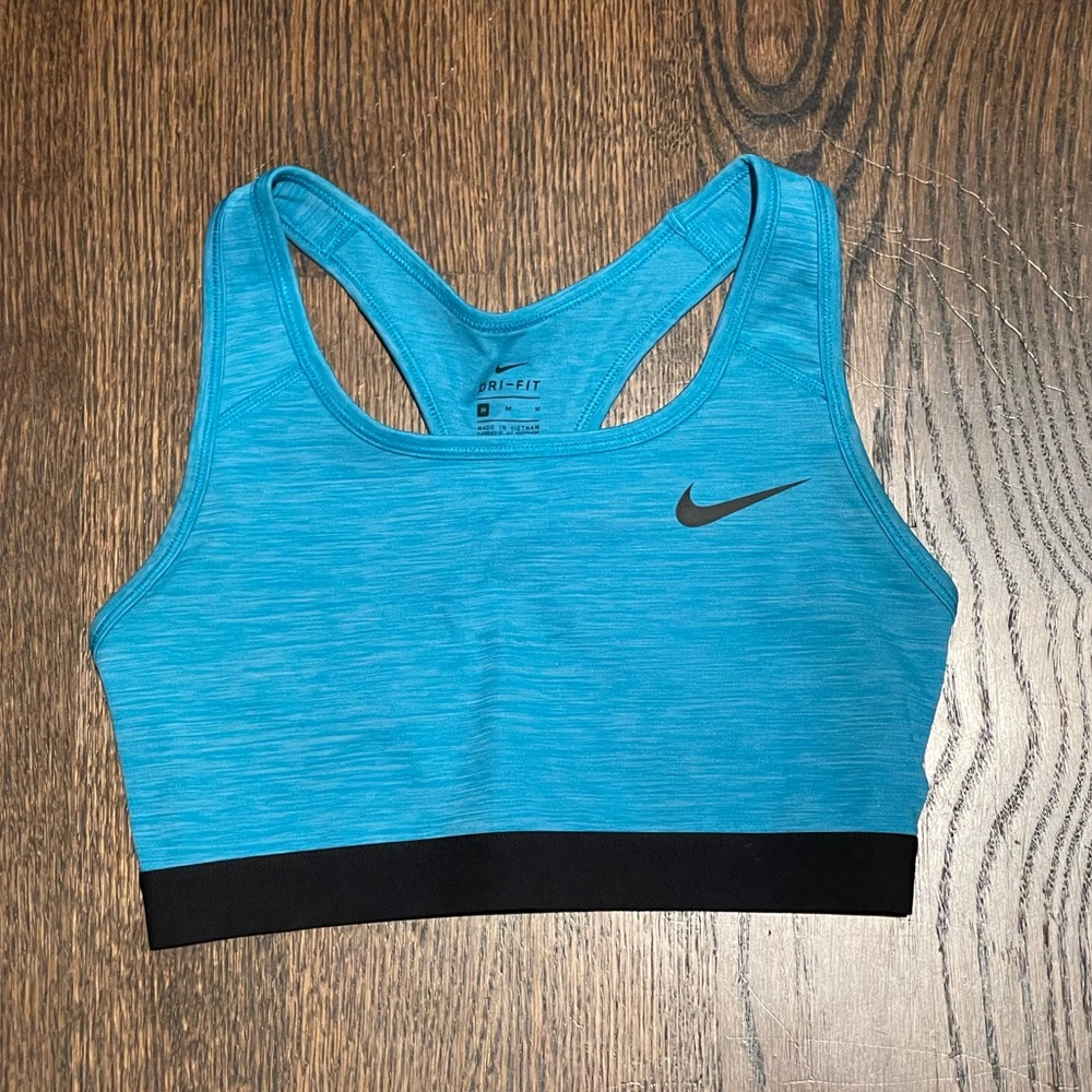 NIKE: Sports Bra